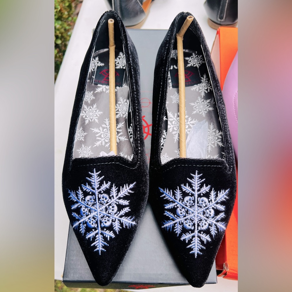 Strangecult Flats (shoes) Snowflake/Skulls